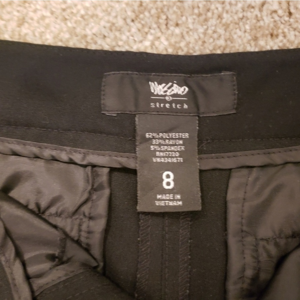 4 Bundle: 2 Capris & 2 Shorts - Picture 5 of 6